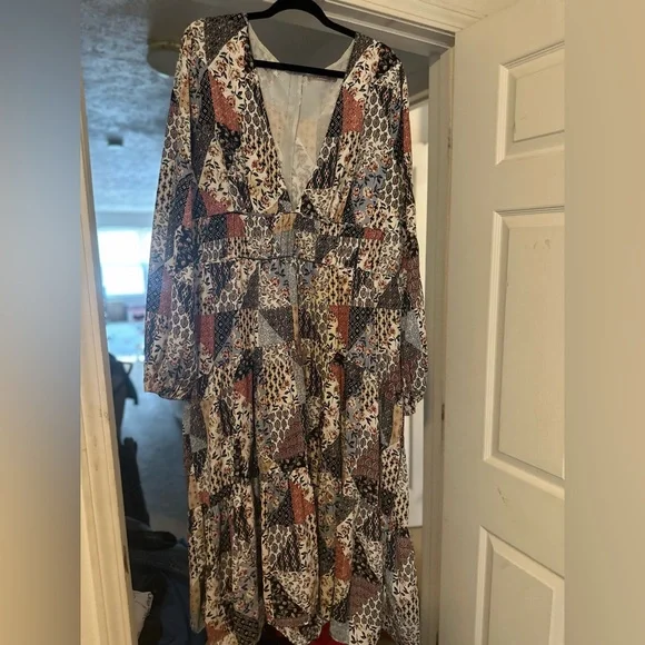 Patterned Maxi Dress - Picture 1 of 4